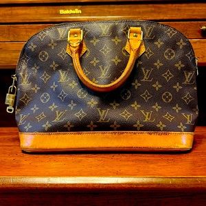Louis Vuitton Alma MM Handbag